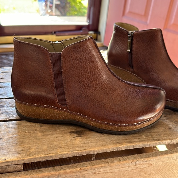 New Dansko Makara Boots - Picture 2 of 16
